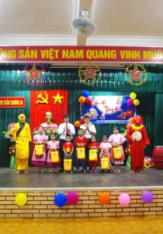 Thiếu nhi huyện Trường Sa vui Tết Trung thu