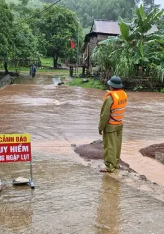 Một số ngầm tràn ở Quảng Bình ngập 5 m, nhiều thôn, bản bị chia cắt