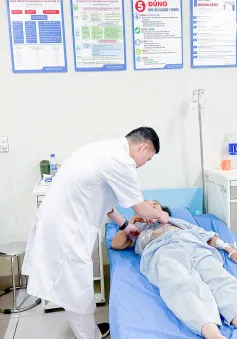 Tăm tre xuyên thủng đại tràng do thói quen ngậm tăm sau ăn cơm