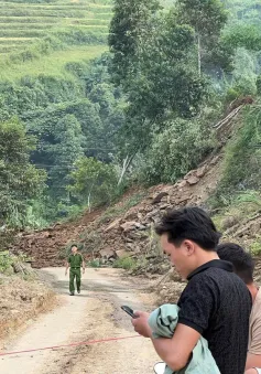 Lào Cai: Liên tiếp sạt lở đất gây chia cắt giao thông