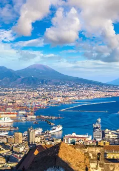 Cuộc sống sầm uất dưới chân núi lửa Vesuvius ở Italy