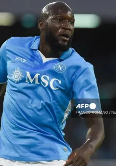 Lukaku lập công, Napoli củng cố ngôi đầu Serie A