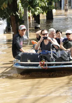 Lũ lụt nghiêm trọng tàn phá thành phố du lịch Chiang Mai, Thái Lan