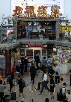 Triển lãm phim Cửu Long thành trại ở sân bay Hong Kong (Trung Quốc)