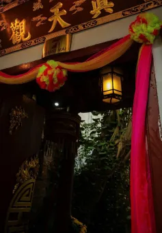 Khám phá ngôi đình 200 tuổi giữa lòng Hà Nội