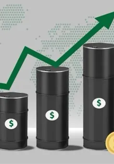 Giá dầu tăng mạnh do siêu bão ở Mỹ và lo ngại về Israel-Iran