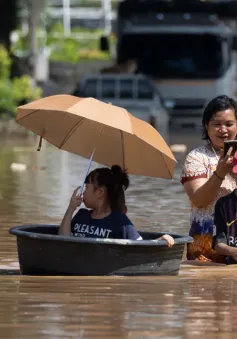 Lũ quét nhấn chìm Chiang Mai, Thái Lan