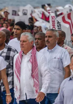 Chủ tịch Cuba dẫn đầu tuần hành ủng hộ người dân Palestine