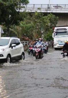 Triều cường ở Nam Bộ vượt báo động 3, nguy cơ ngập lụt nhiều nơi