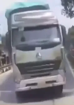 Thiếu quan sát và đi tốc độ cao, xe tải đâm thẳng vào xe đối diện