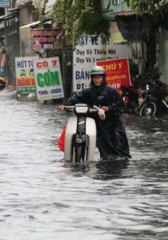 Triều cường làm đảo lộn cuộc sống người dân TP Hồ Chí Minh