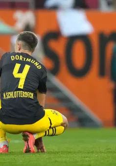 Dortmund tiếp tục không thắng trên sân khách