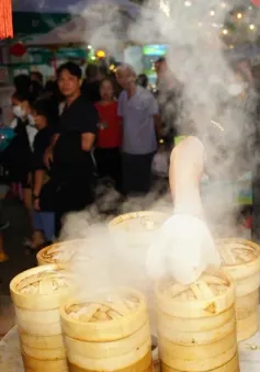 Thưởng thức món ngon tại Lễ hội ẩm thực Chợ Lớn TP Hồ Chí Minh