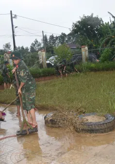 Hơn 5.000 cán bộ, chiến sĩ Quân khu 4 giúp dân khắc phục hậu quả mưa lũ