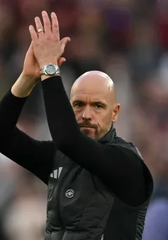 Erik ten Hag gửi lời chào tạm biệt tới các cổ động viên Manchester United