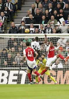 Arteta và Saliba thẳng thừng phê bình Arsenal sau trận thua đau đớn trước Newcastle!