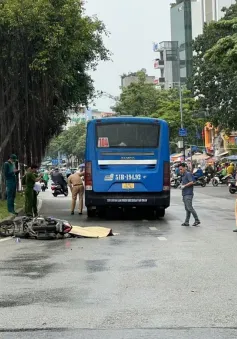 Va chạm với xe bus, người đàn ông đi xe máy tử vong