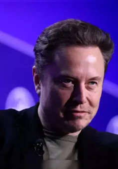 CEO Elon Musk giải đáp về tin đồn điện thoại Tesla