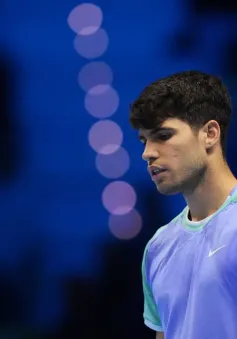 ATP Finals: Carlos Alcaraz lần đầu thất bại trước Casper Ruud