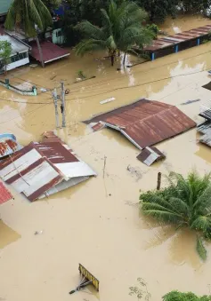 Siêu bão Man-yi cường độ mạnh tàn phá Philippines trước khi vào Biển Đông