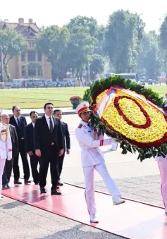 Chủ tịch Quốc hội Armenia Alen Simonyan vào Lăng viếng Chủ tịch Hồ Chí Minh