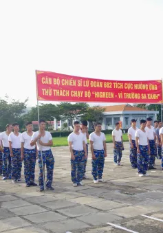 Chiến sĩ Hải quân tham gia chạy bộ góp quỹ trồng cây tại Trường Sa