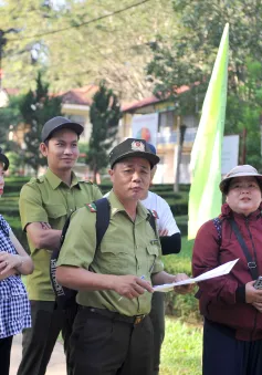 Kiểm lâm hăng hái làm hướng dẫn viên du lịch để kể chuyện về rừng