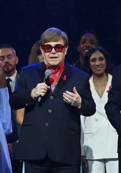 Elton John xác nhận bị mất thị lực