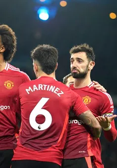 Man Utd ngược dòng đánh bại Man City