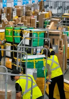 Nhân viên Amazon đình công tại nhiều kho hàng Mỹ trong mùa cao điểm