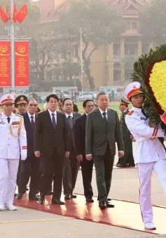 Lãnh đạo Đảng và Nhà nước viếng Chủ tịch Hồ Chí Minh nhân ngày thành lập QĐND Việt Nam