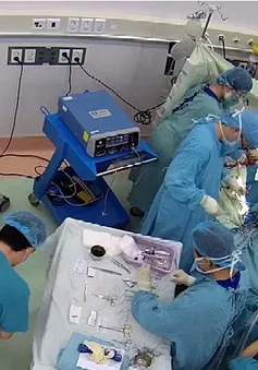 Bé gái sốc nhiễm khuẩn kháng trị được hồi sinh nhờ kỹ thuật ECMO