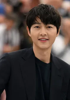 Song Joong Ki thể hiện tình yêu với con gái