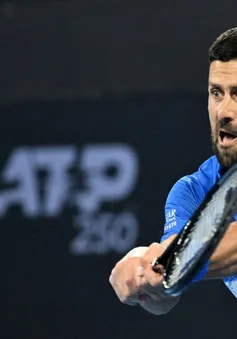 Novak Djokovic vào tứ kết Brisbane International