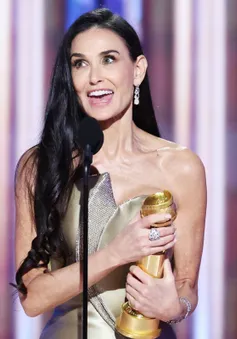 Demi Moore giành giải Quả cầu vàng đầu tiên trong sự nghiệp