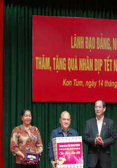 Phó Chủ tịch Quốc hội Trần Quang Phương thăm, tặng quà Tết tại Kon Tum