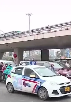 Lưu lượng phương tiện giao thông ở Hà Nội tăng đột biến trước Tết