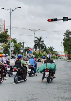 Cà Mau: Bàn giao quản lý, vận hành đèn tín hiệu giao thông cho lực lượng CSGT