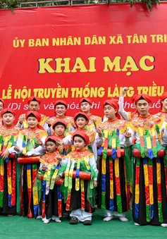 Về Triều Khúc xem trai làng múa điệu trống bồng