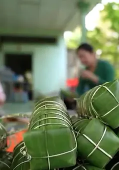 Bánh tét gói trọn tình quê