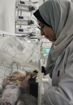 Nhiều trẻ sơ sinh tử vong vì hạ thân nhiệt trong tiết trời giá rét ở Gaza
