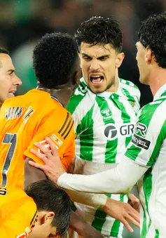 Real Madrid bất ngờ thất bại, Atletico vươn lên dẫn đầu La Liga
