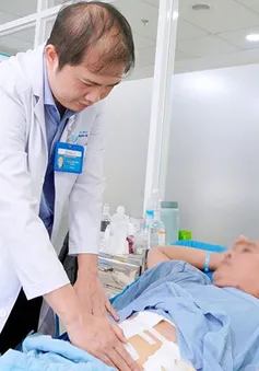 Hóc xương nhưng không đi khám, người bệnh bị thủng dạ dày