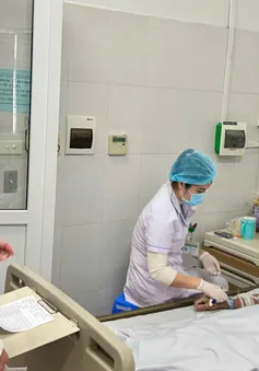 Sốt liên tục kèm đau bụng âm ỉ, đi khám phát hiện một vật dụng thường dùng sau bữa ăn đâm thủng gan