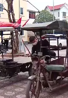 Hà Nội: Nhiều người ở huyện Hoài Đức tự nguyện tiêu hủy xe ba bánh