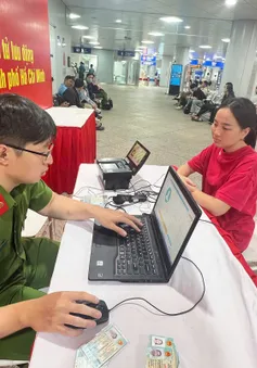 TP Hồ Chí Minh: Metro số 1 vừa chở khách, vừa "chở" dịch vụ công