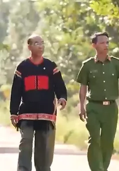 Già làng, người có uy tín đoàn kết buôn làng