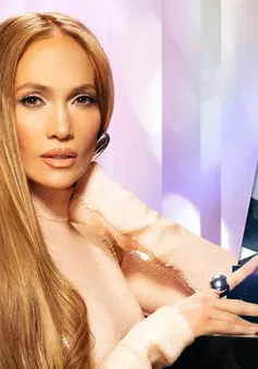 Jennifer Lopez trở lại dẫn chương trình