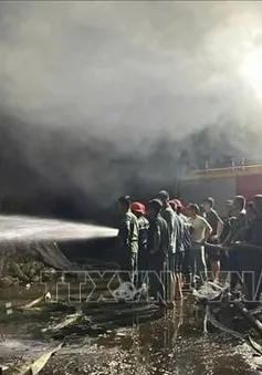 Cháy dữ dội tại xưởng quế ở Yên Bái