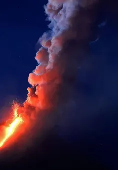 Lo ngại an toàn hàng không do núi lửa phun trào trên bán đảo Kamchatka (Nga)
